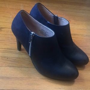 Report "Dulcie" Black Ankle Booties